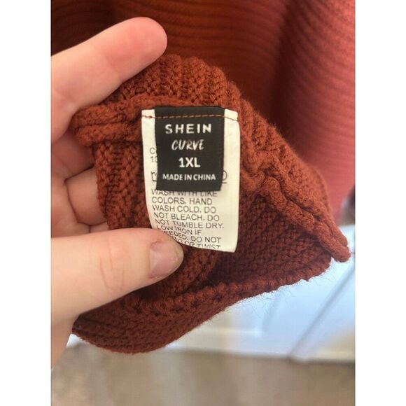 Red Turtle neck Sweater - 1XL - Picture 4 of 4